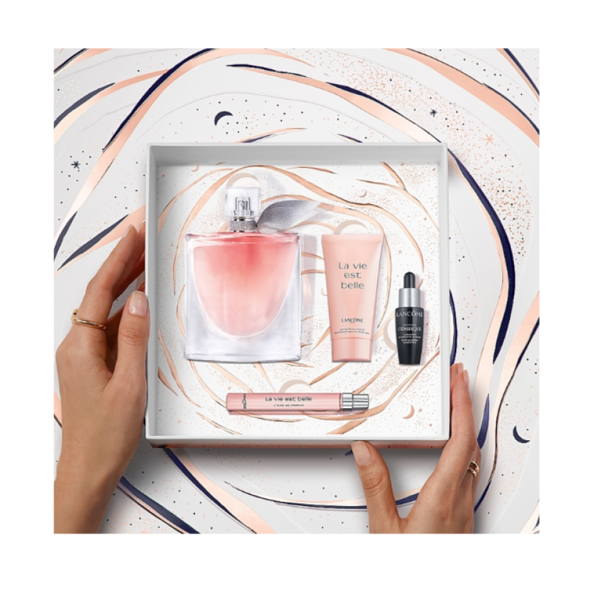 Set Cadou Lancome La Vie Est Belle EDP 100 ml + Spray de Calatorie EDP 10 ml + Loțiune De Corp 50 ml + Ser Anti Age Advanced Genifique 10 ml