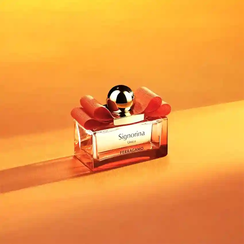Set Cadou Salvatore Ferragamo Signorina Unica For Women EDP 100 ml + Loțiune de Corp 50 ml + Miniatură EDP 5 ml