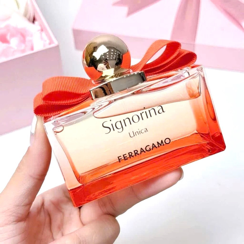 Set Cadou Salvatore Ferragamo Signorina Unica For Women EDP 50 ml + Loțiune de Corp 50 ml