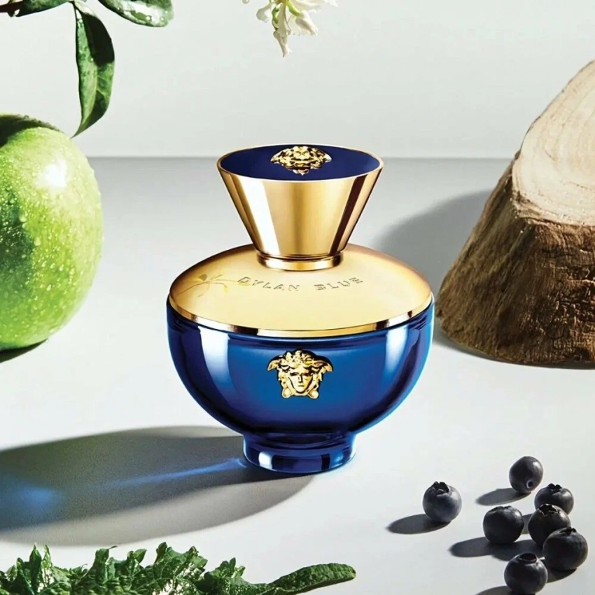 Versace Dylan Blue Apă de Parfum Femei 100ml Versace Dylan Blue Apă de Parfum Femei 100ml